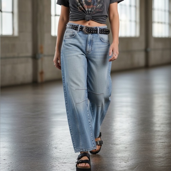 NWT Cello Horseshoe Barrel Relaxed Fit Light Washed Denim Jeans Pants - Picture 9 of 12